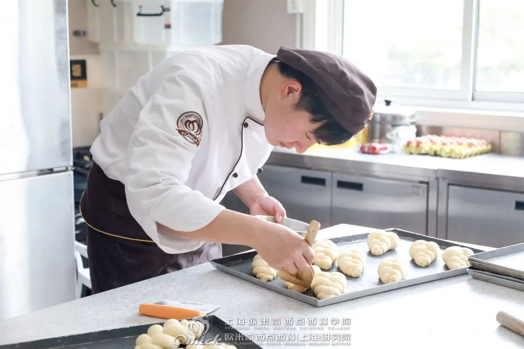 如何成为优秀西点师?上海欧米奇西点培训仅需180天