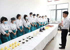 西点双证班,南宁优美西点烘焙学校_西点西餐培训_蛋糕培训_烘焙培训
