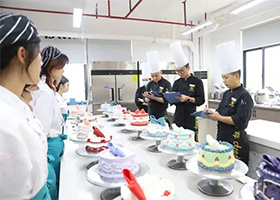 西点双证班,南宁优美西点烘焙学校_西点西餐培训_蛋糕培训_烘焙培训_面包培训_咖啡培训_西点培训品牌